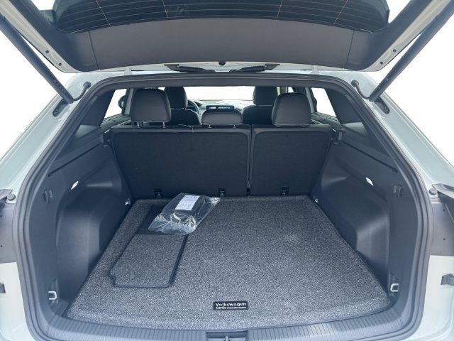 New 2026 Volkswagen Atlas Cross Sport SE FWD image 11
