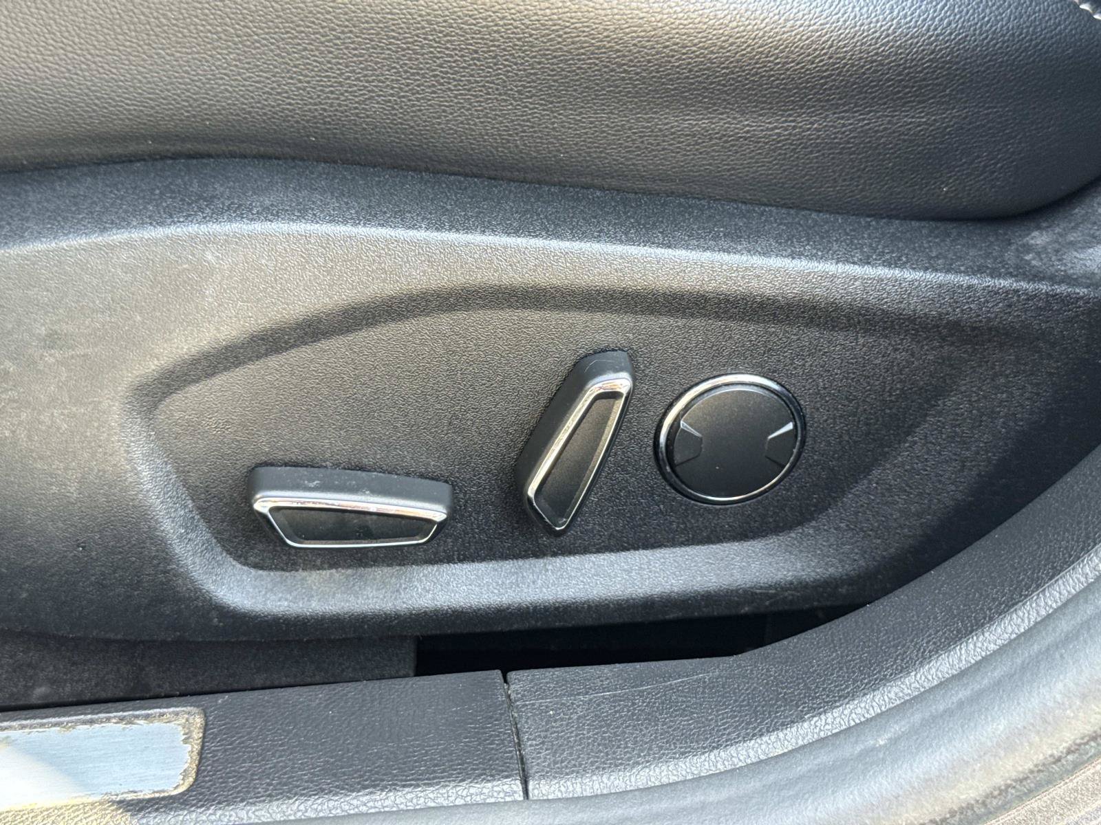 Used 2019 Ford Fusion Energi Titanium FWD image 25