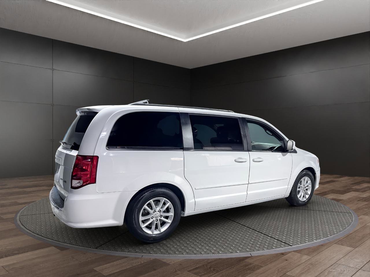 Used 2016 Dodge Grand Caravan SXT image 8