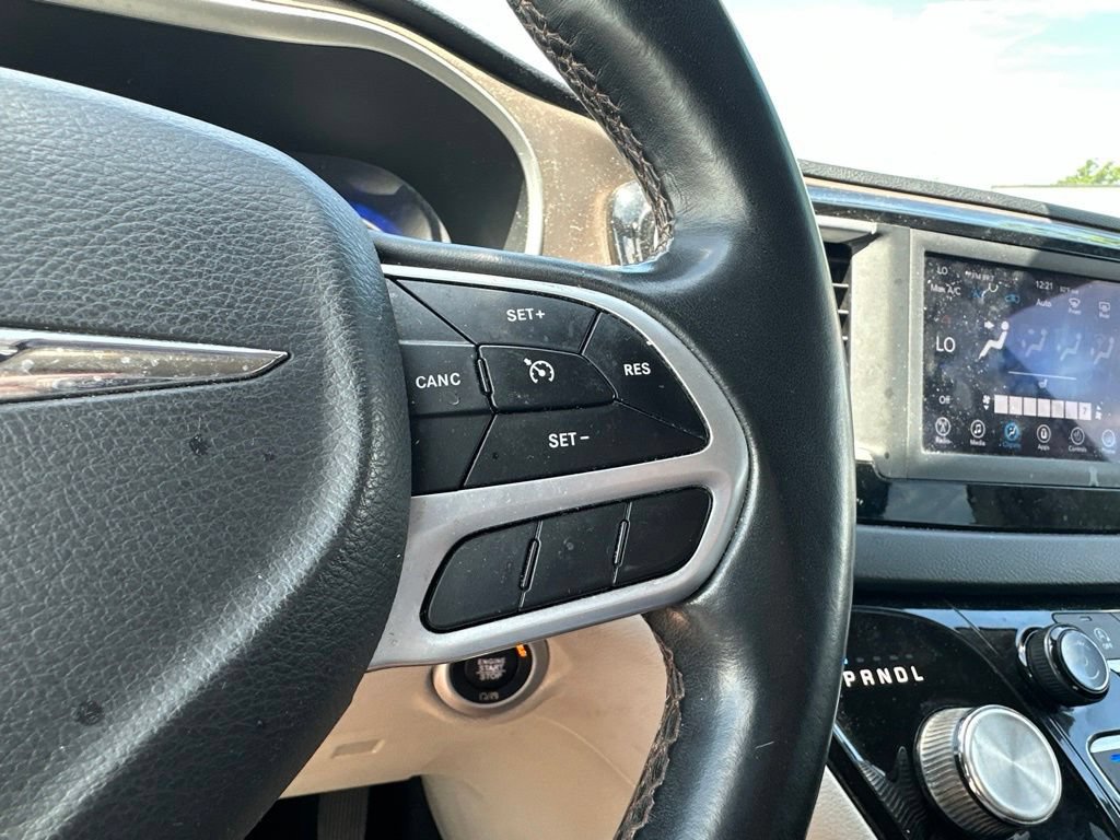 Used 2018 Chrysler Pacifica Touring-L FWD image 20