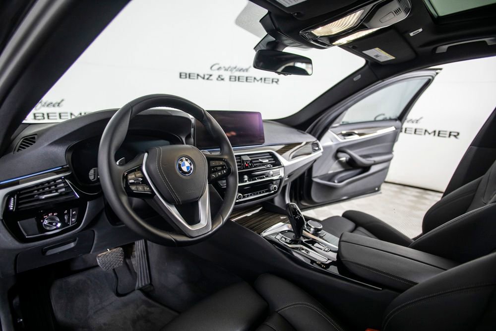 Used 2023 BMW 530e w/ Executive Package image 31