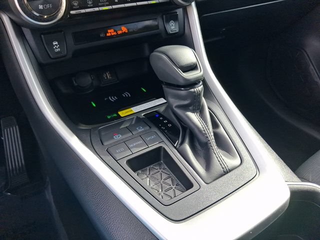 Used 2025 Toyota RAV4 XLE w/ Convenience Package FWD image 21