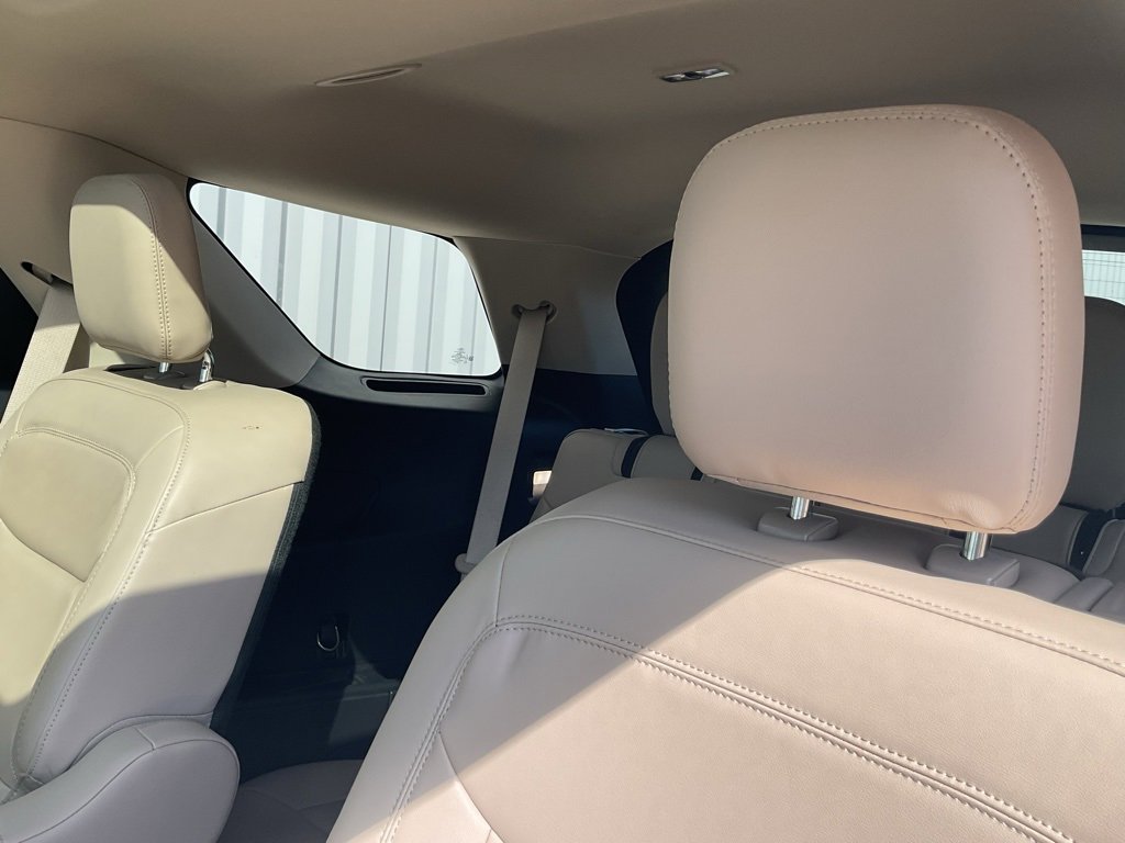 Used 2022 Ford Explorer XLT w/ Equipment Group 202A image 19