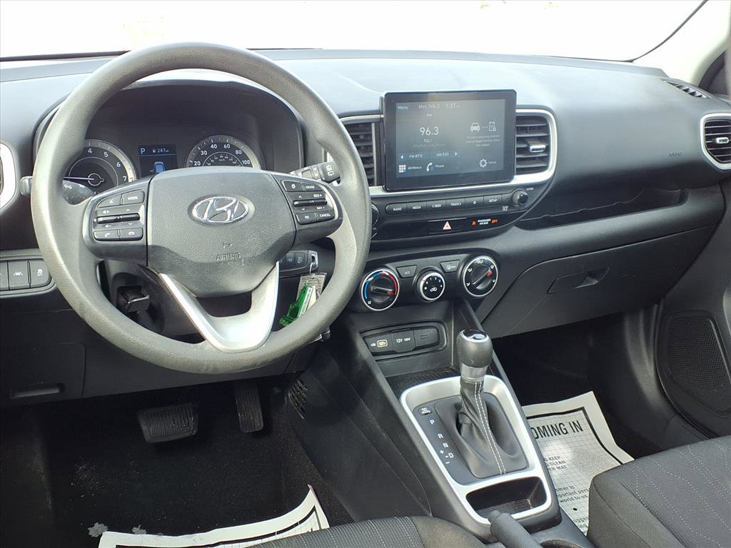 Used 2022 Hyundai Venue SE image 4
