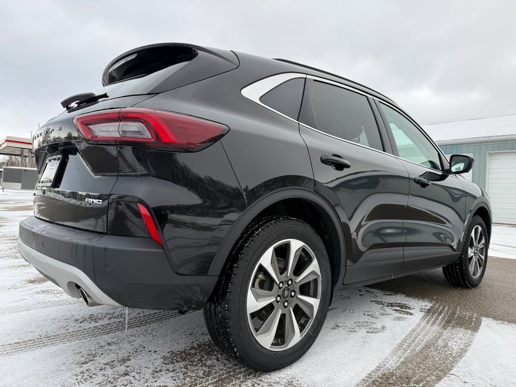 Used 2023 Ford Escape Platinum image 6