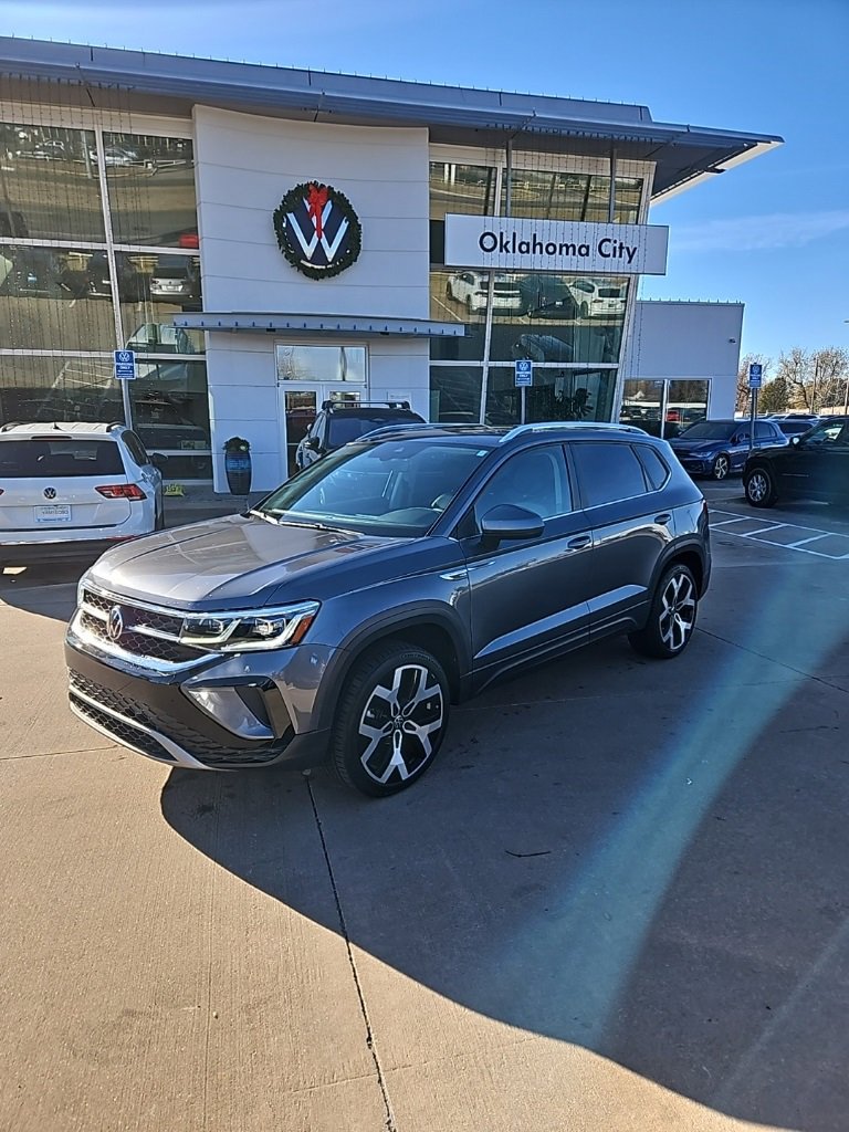 Used 2022 Volkswagen Taos SEL image 1