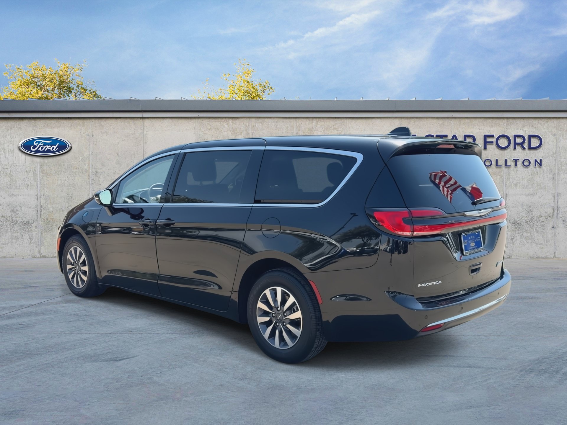 Used 2024 Chrysler Pacifica Limited FWD image 6