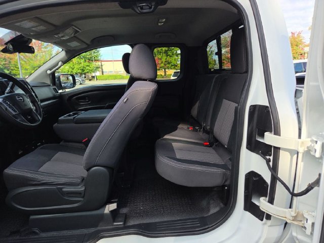 Used 2023 Nissan Titan S AWD/4WD image 10