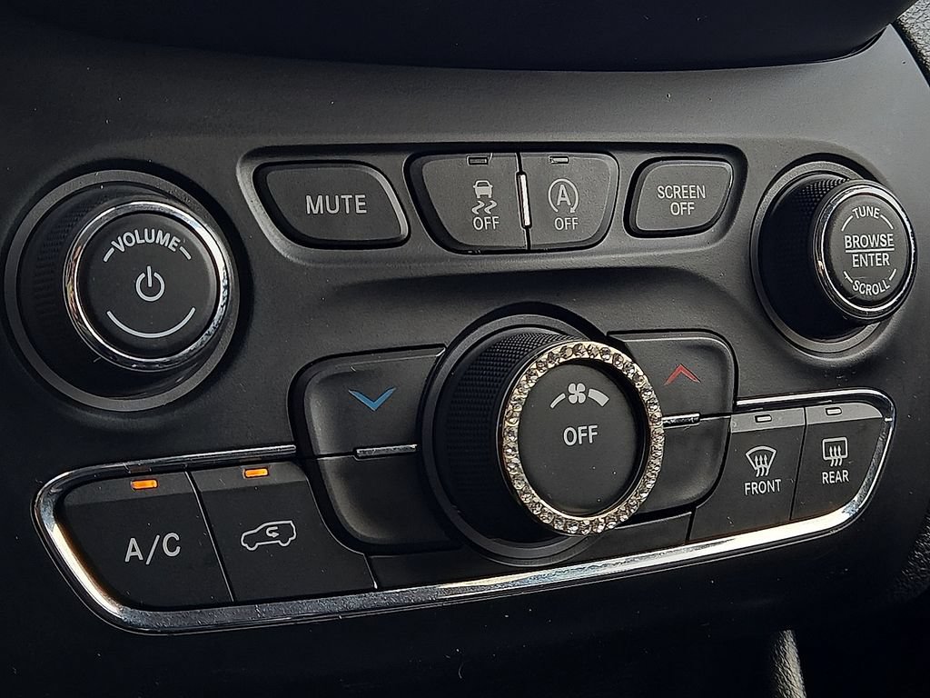 Used 2020 Jeep Cherokee Latitude FWD image 15