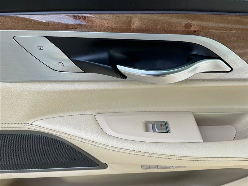 Used 2017 BMW 740i xDrive image 31