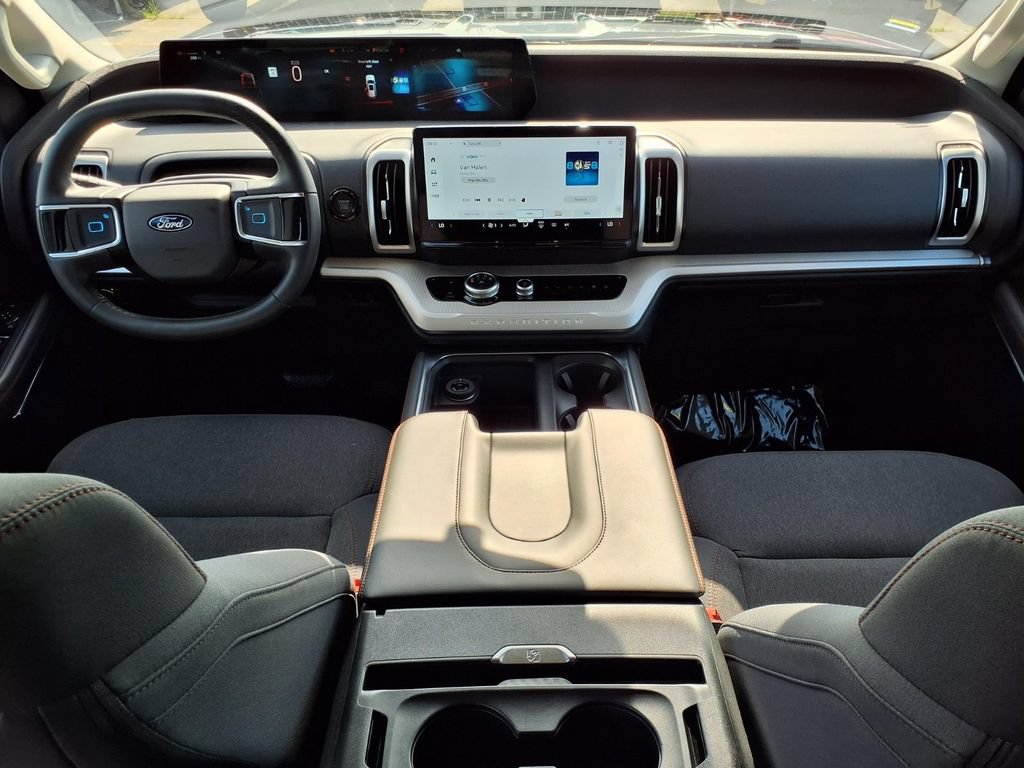 Used 2025 Ford Expedition Active AWD/4WD image 9