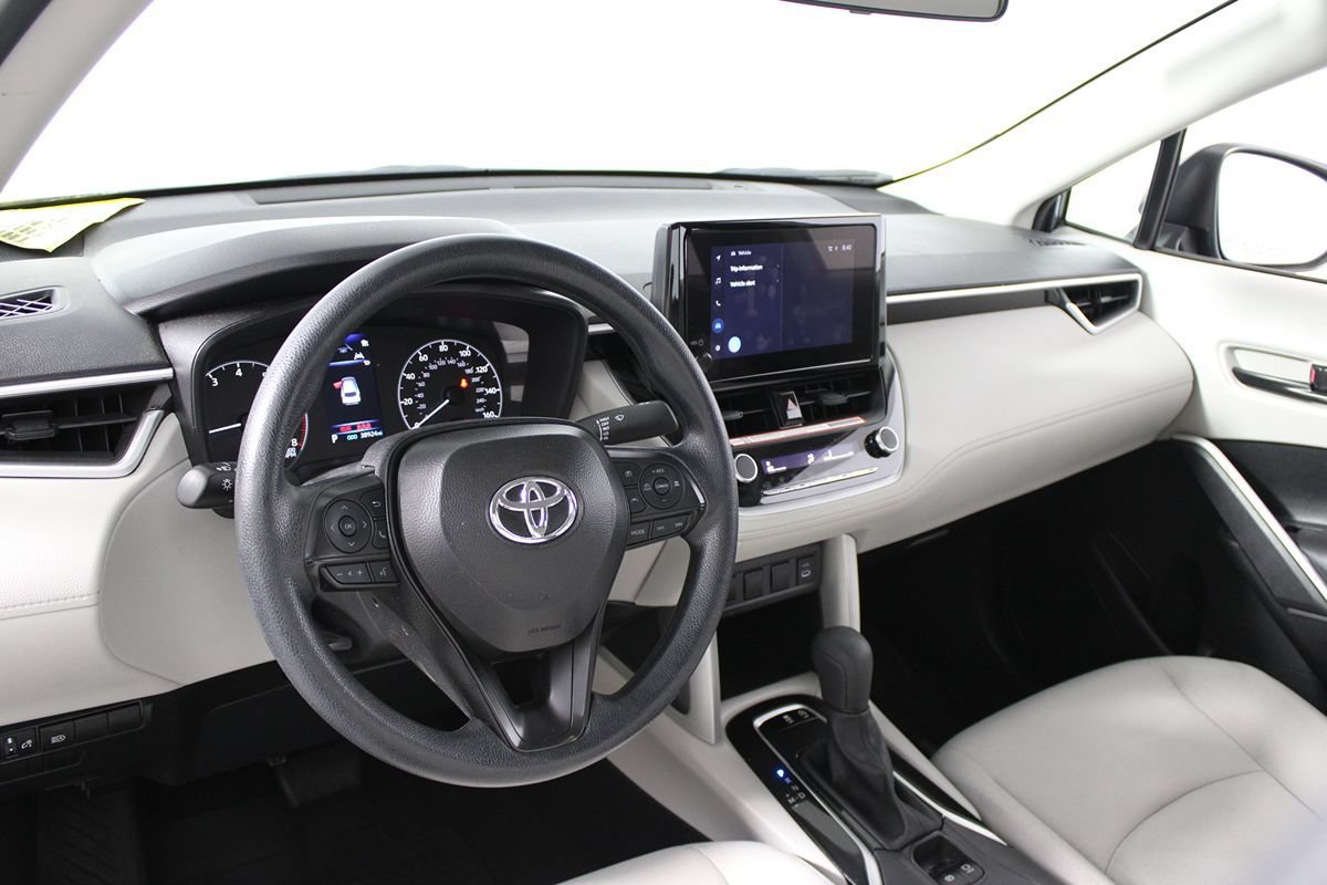 Used 2025 Toyota Corolla Cross L FWD image 9