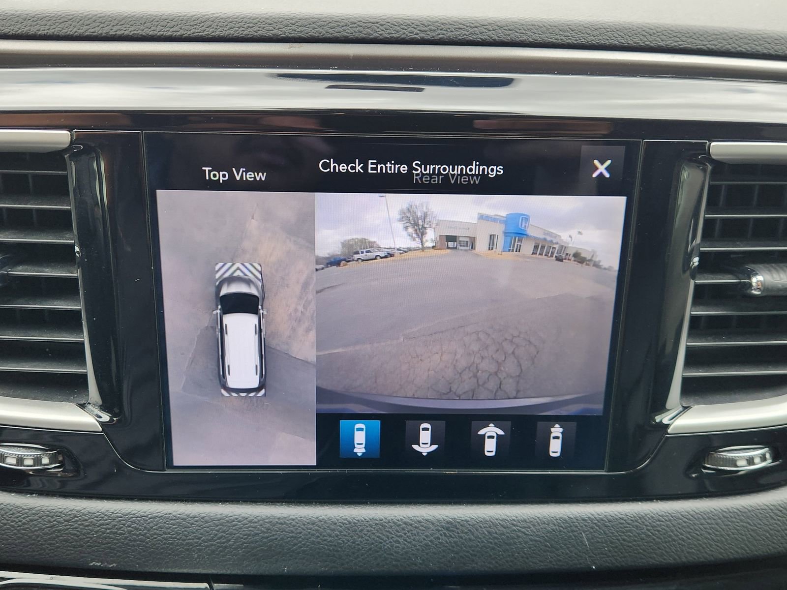 Used 2020 Chrysler Pacifica Touring-L Plus image 20