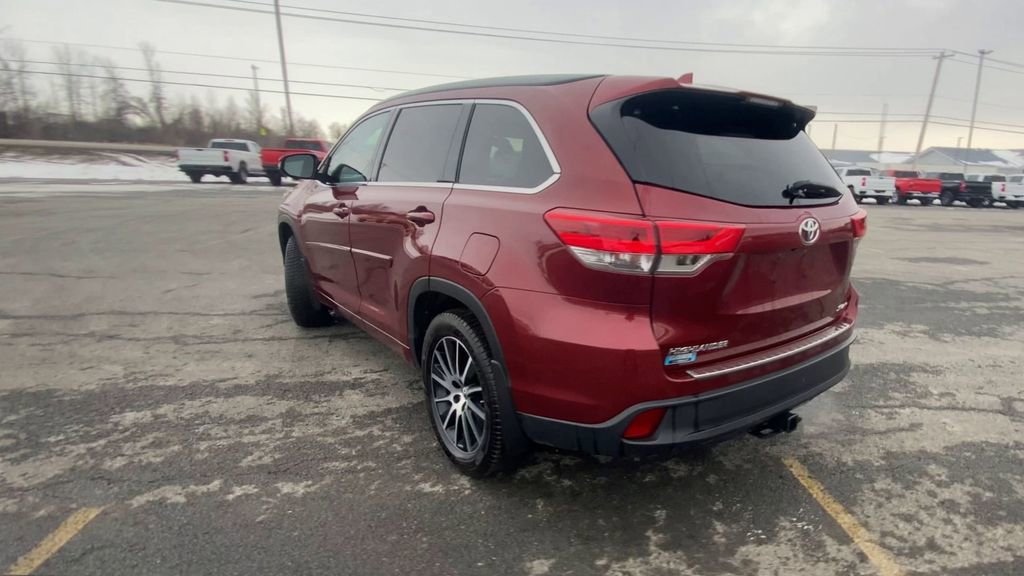 Used 2018 Toyota Highlander SE w/ Protection Package #3 image 6