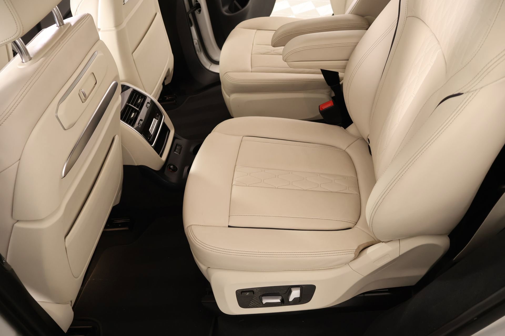 Used 2023 BMW X7 xDrive40i w/ M Sport Package image 13