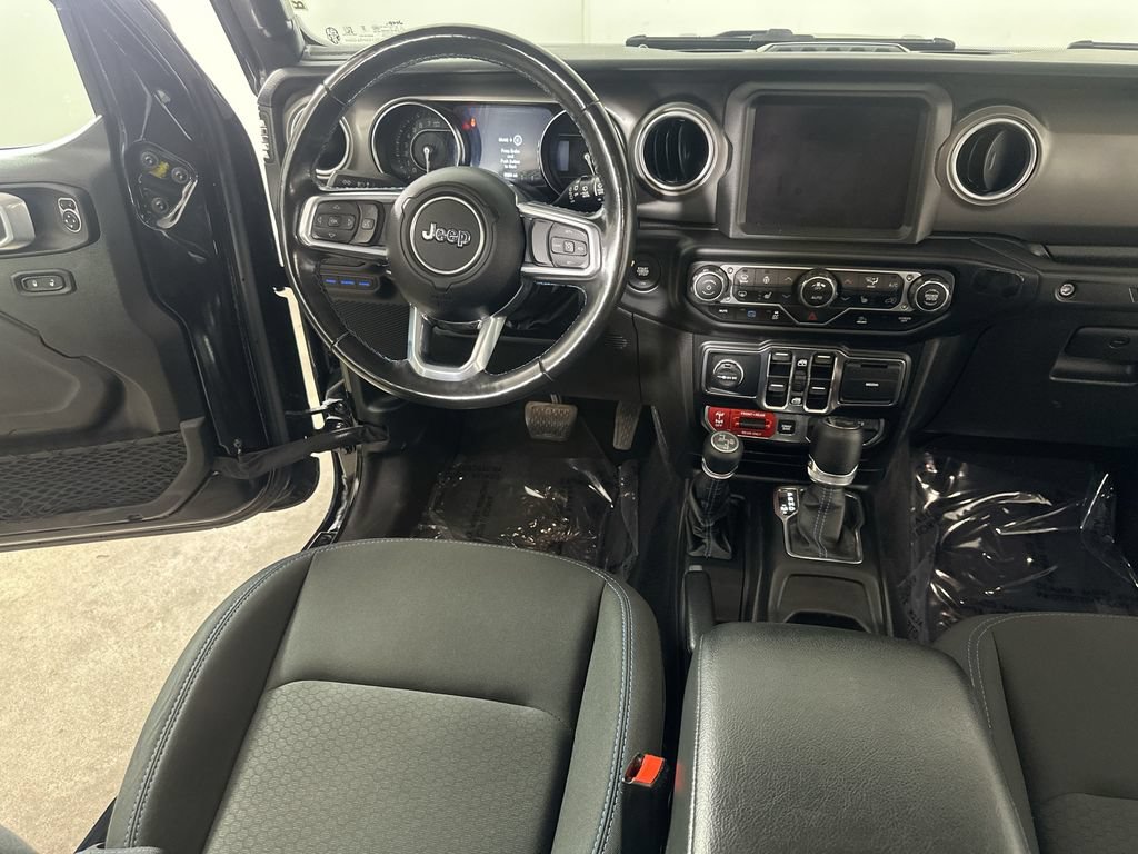 Used 2022 Jeep Wrangler Unlimited Rubicon 4xe w/ Cold Weather Group AWD/4WD image 17