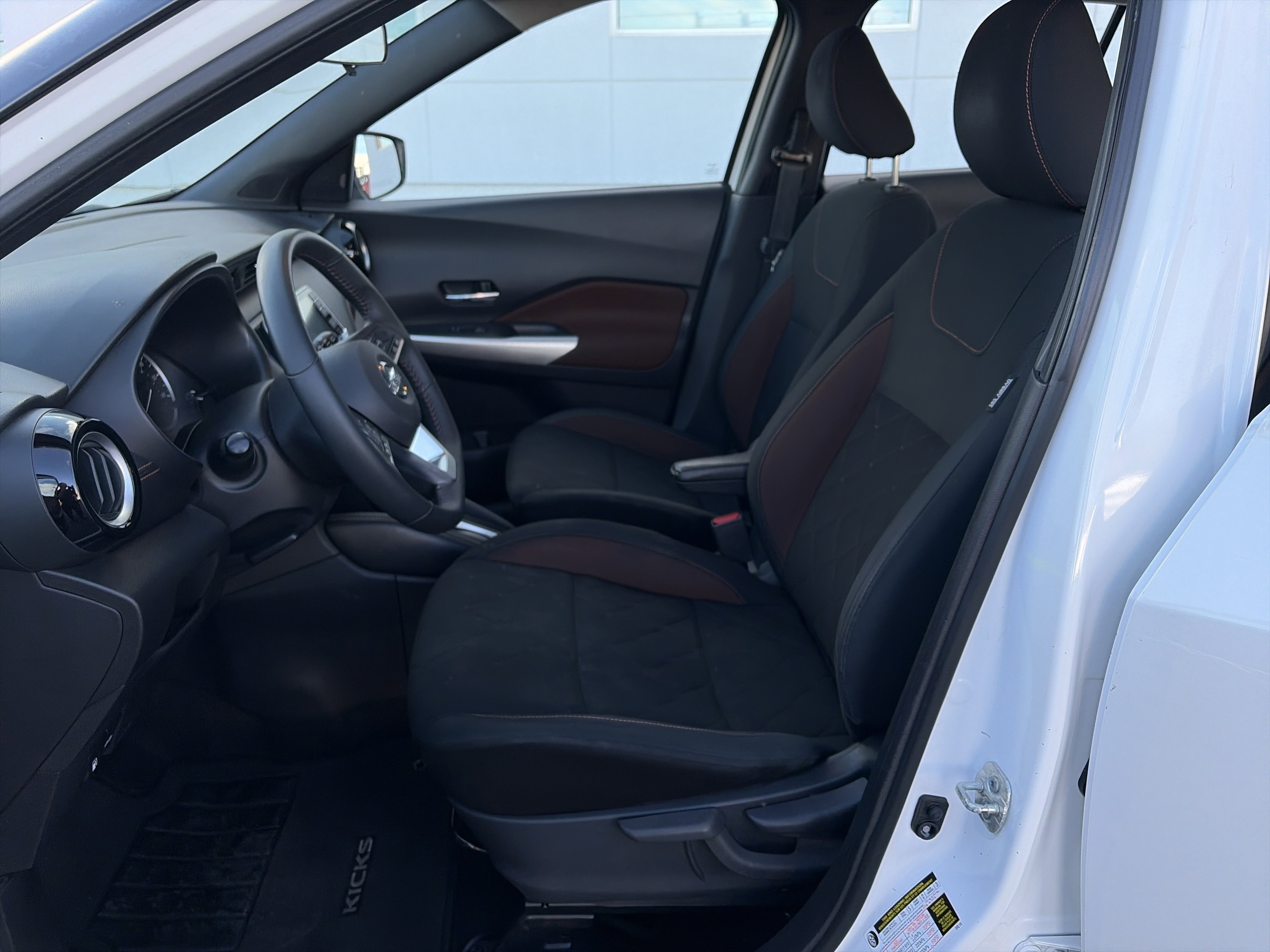 Used 2020 Nissan Kicks SR image 18