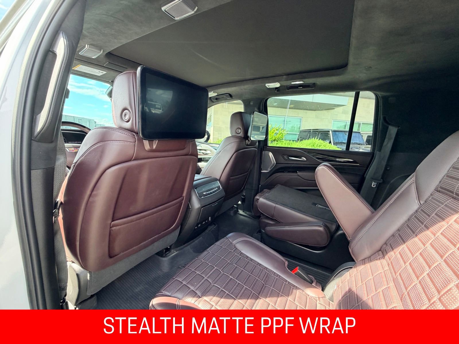 Used 2023 Cadillac Escalade ESV V w/ LPO, ONYX Package image 5