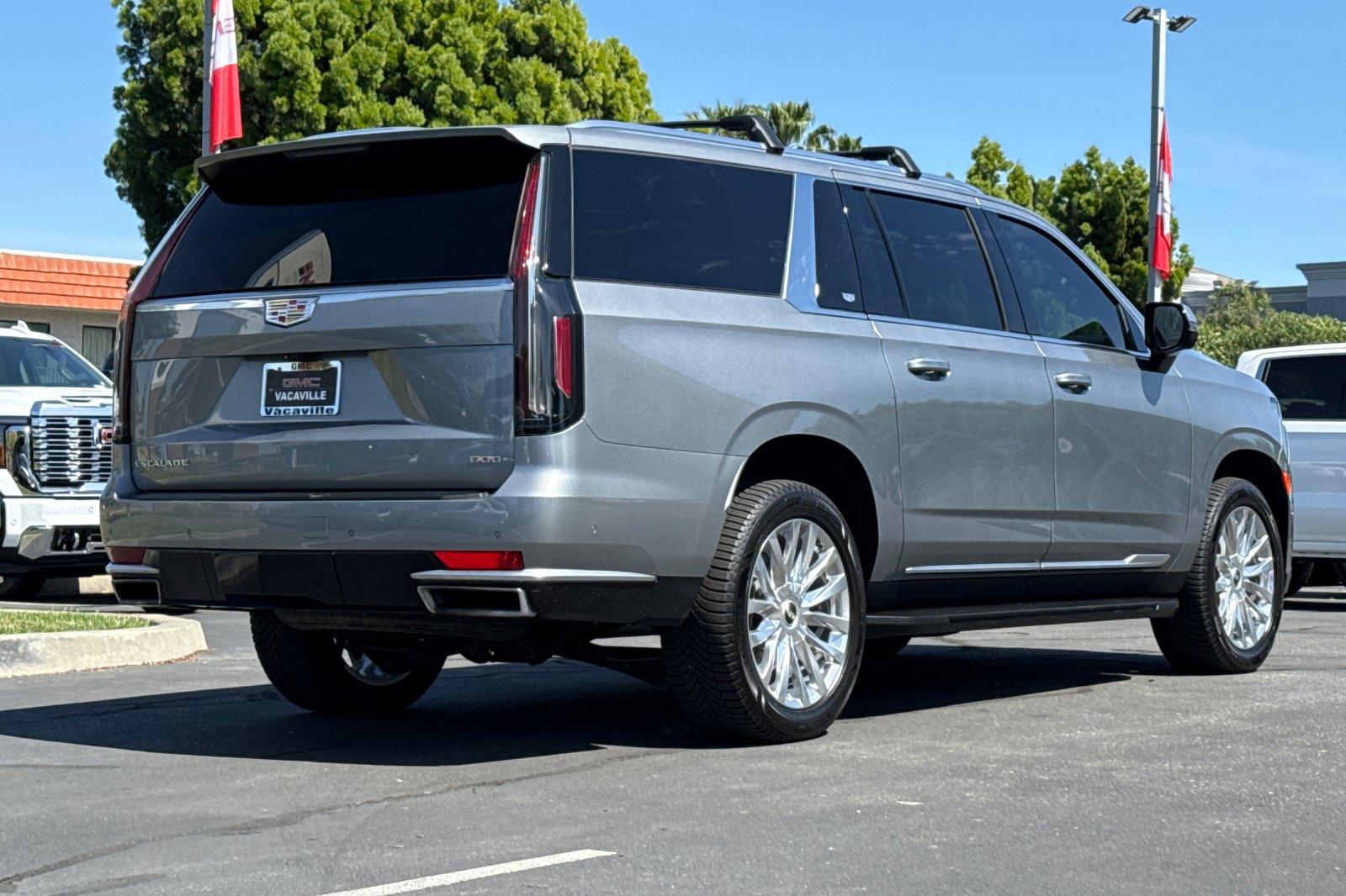 Used 2023 Cadillac Escalade ESV Premium Luxury w/ Performance Package image 5