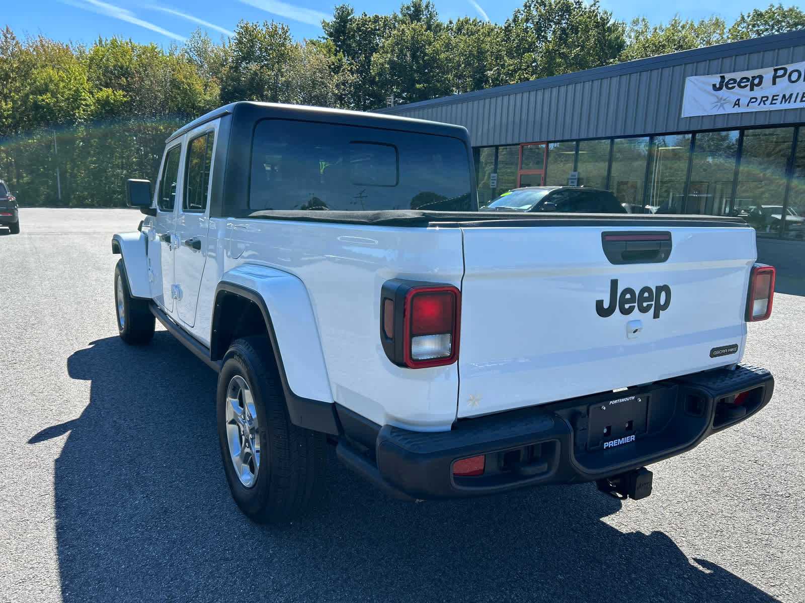 Used 2021 Jeep Gladiator Sport image 10