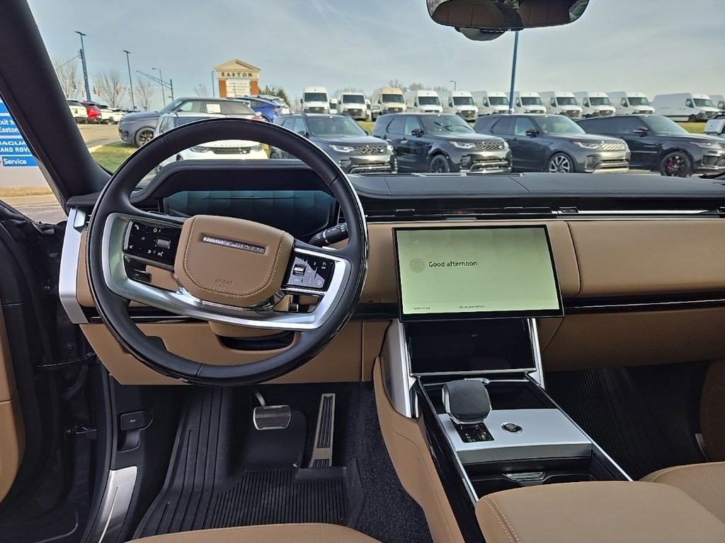 Used 2025 Land Rover Range Rover Long Wheelbase SE image 14