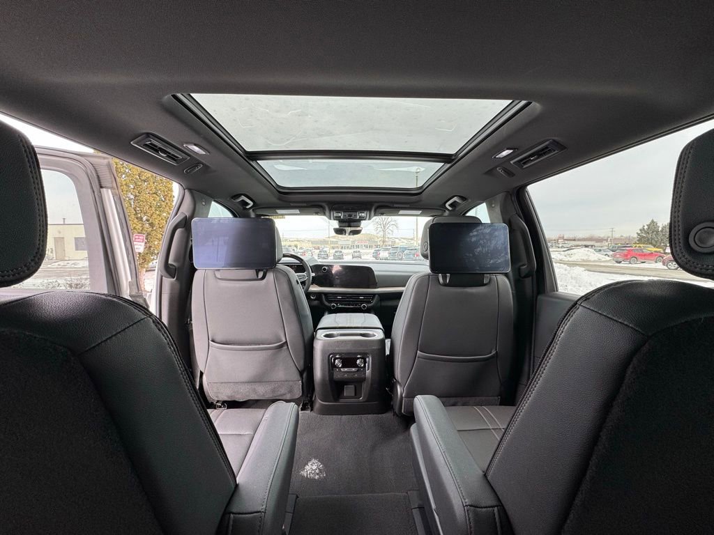 Used 2025 Chevrolet Suburban High Country image 33
