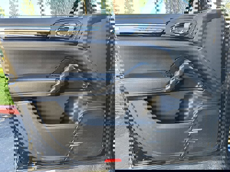 Used 2017 Porsche Cayenne S image 27