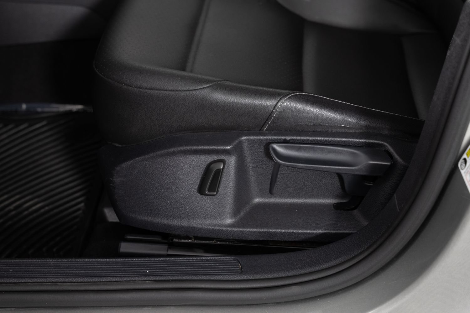 Used 2017 Volkswagen Golf SE FWD image 16