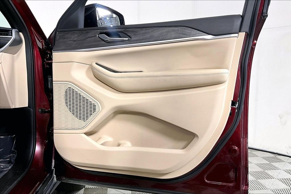 Used 2024 Jeep Grand Cherokee Limited image 24