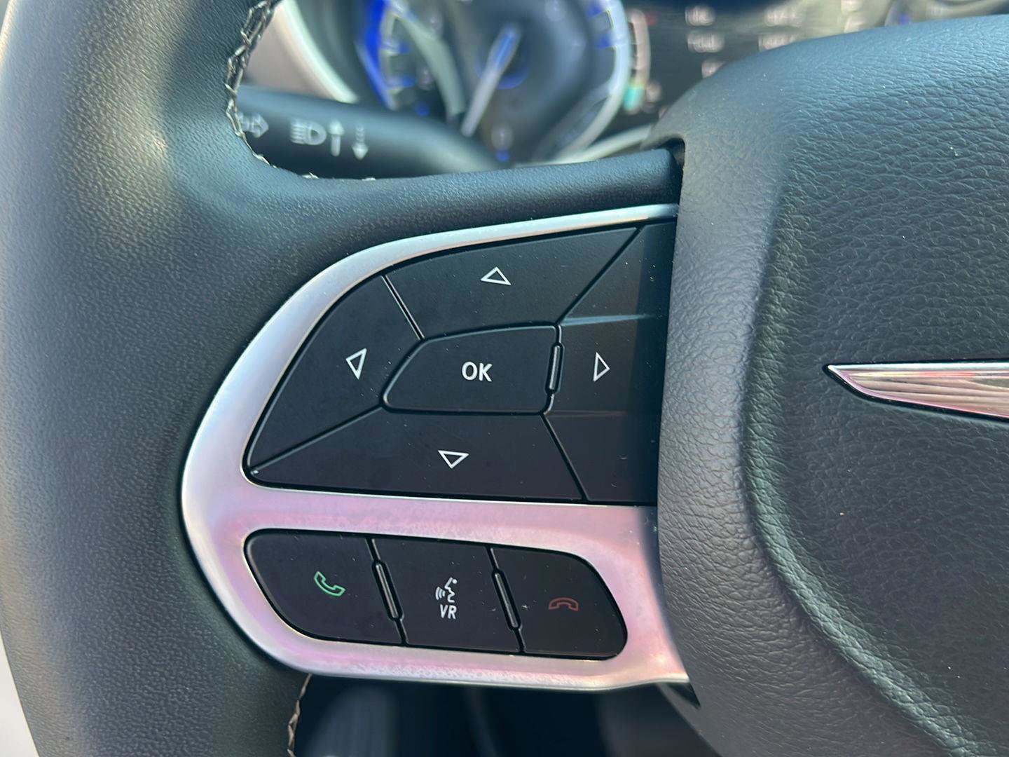 Used 2023 Chrysler Pacifica Touring-L image 19