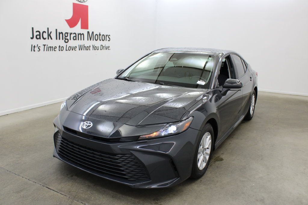 Used 2025 Toyota Camry LE w/ Convenience Package FWD image 2