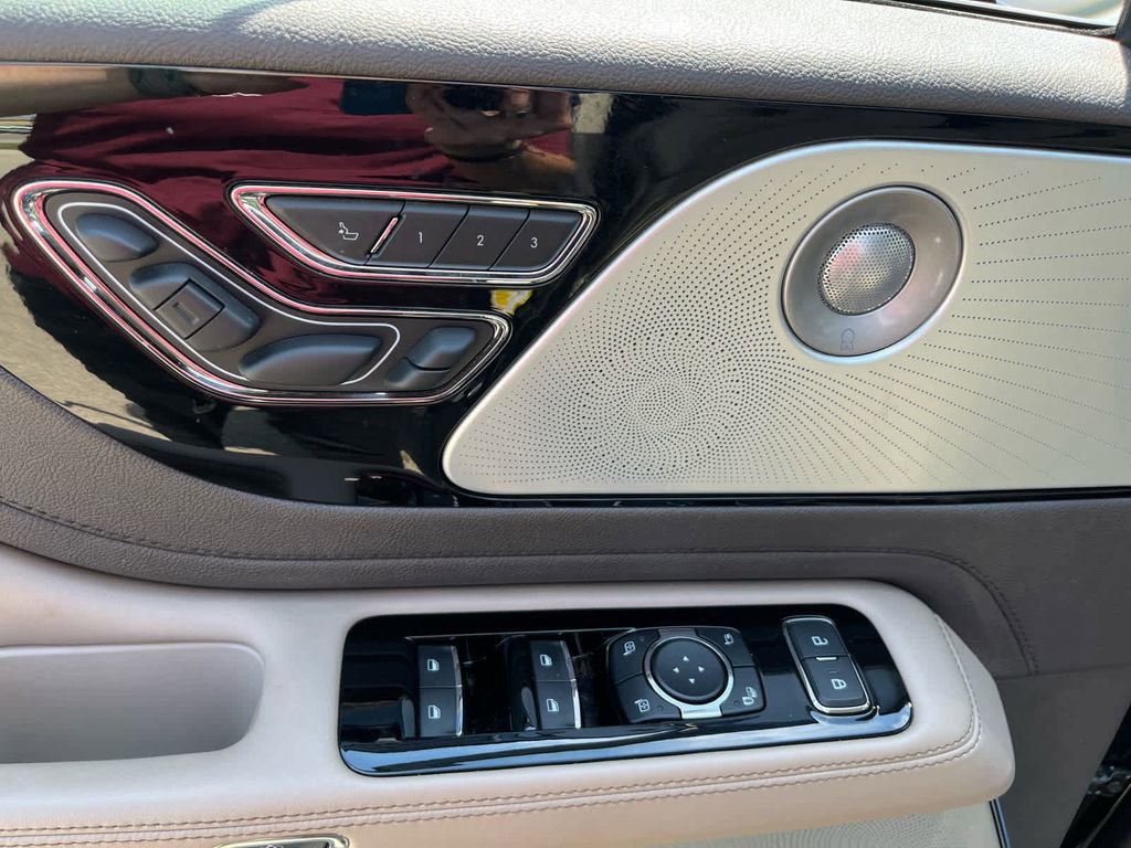 Used 2022 Lincoln Aviator Reserve w/ Equipment Group 201A image 27