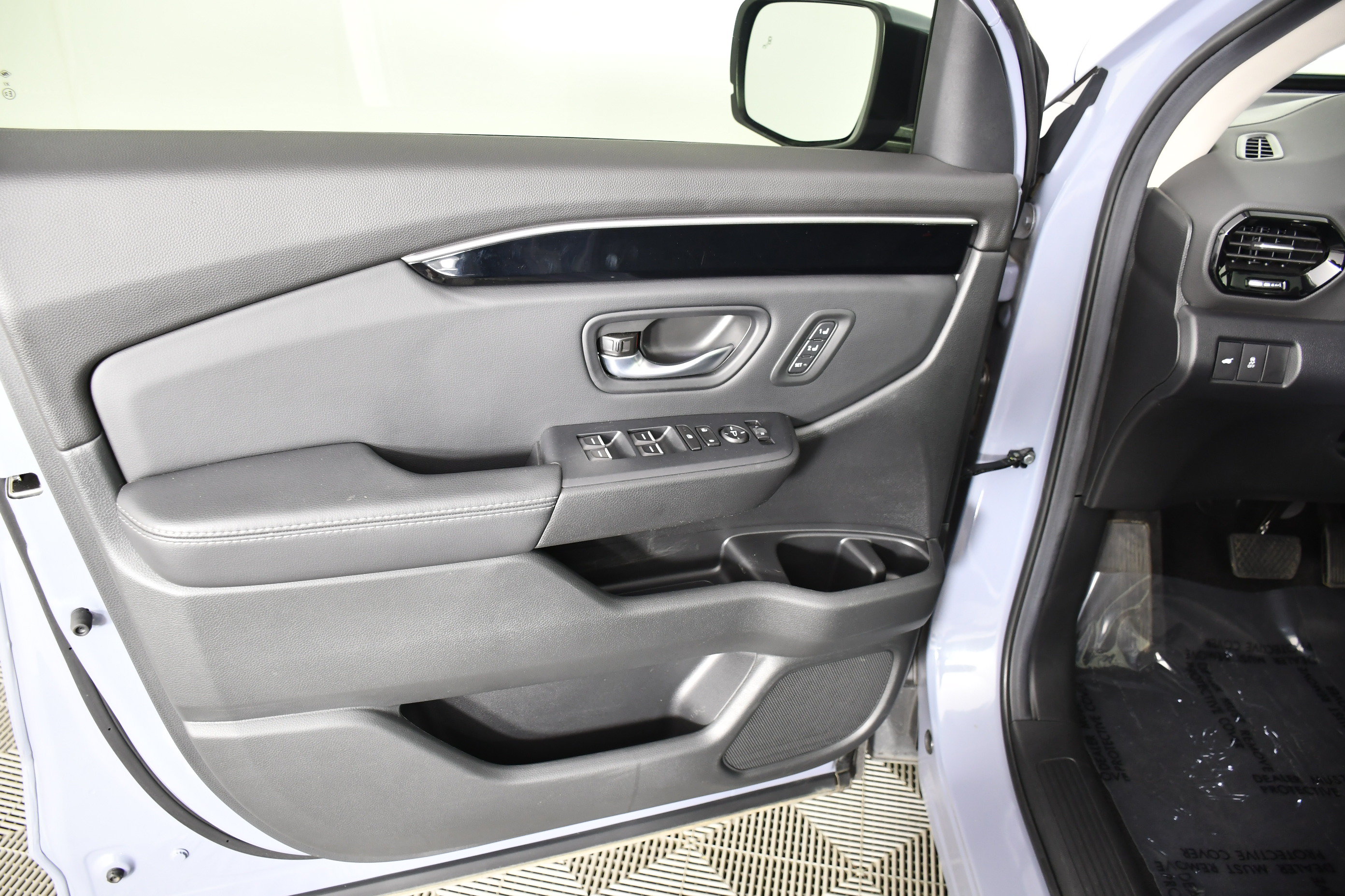 Certified 2025 Honda Pilot Touring image 36