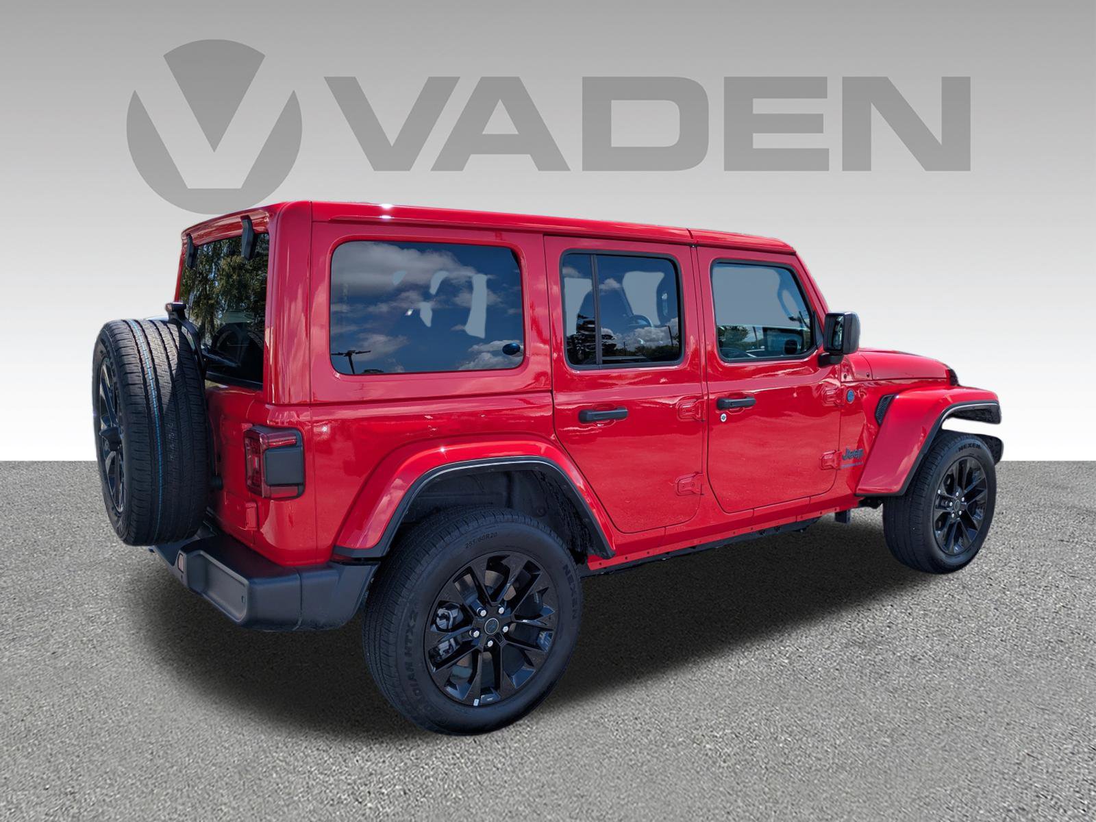 Used 2025 Jeep Wrangler Sahara w/ Safety Group image 25