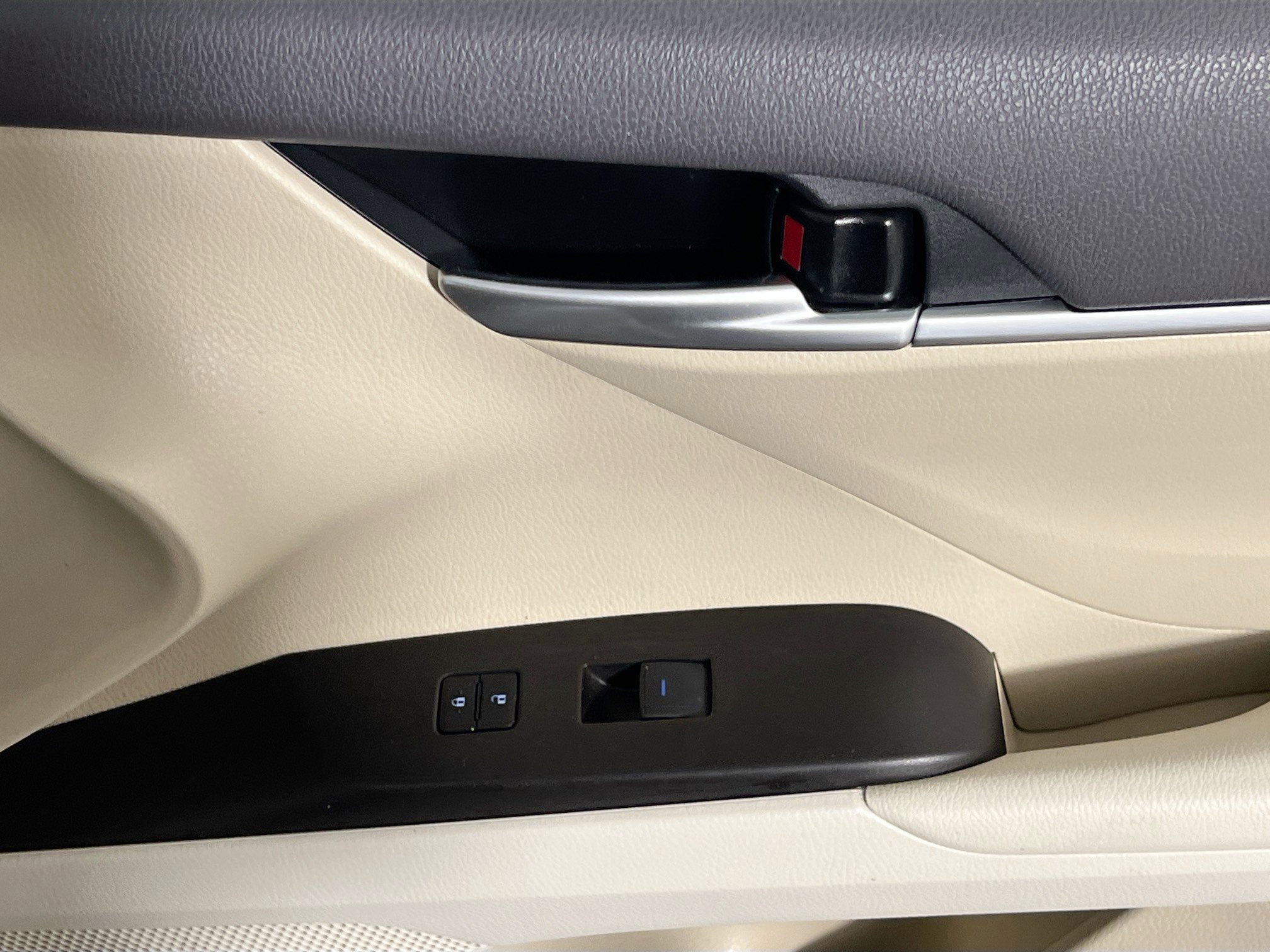 Used 2024 Toyota Camry LE FWD image 31