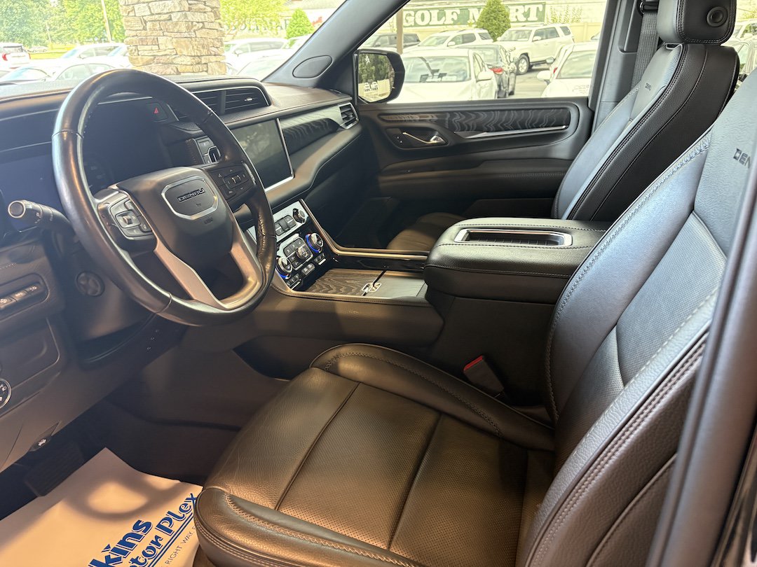 Used 2021 GMC Yukon Denali w/ Denali Premium Package RWD image 2