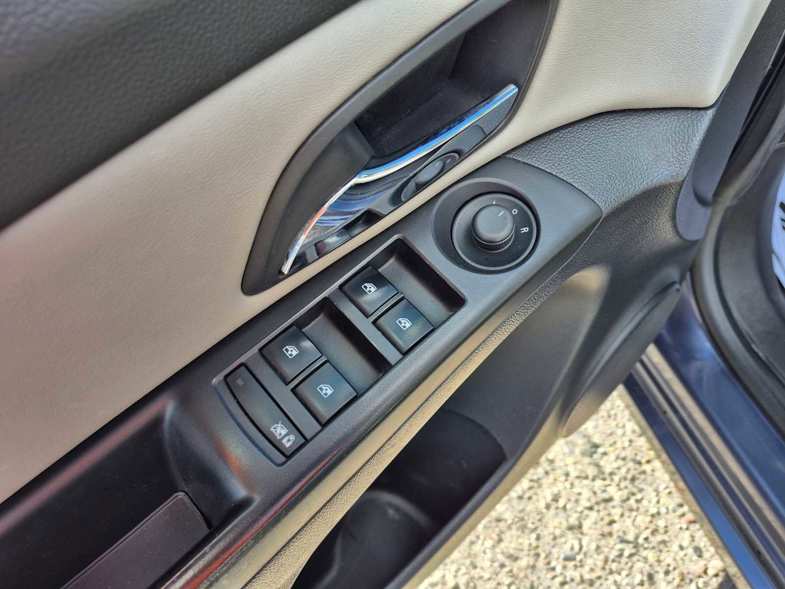 Used 2013 Chevrolet Cruze LS image 11