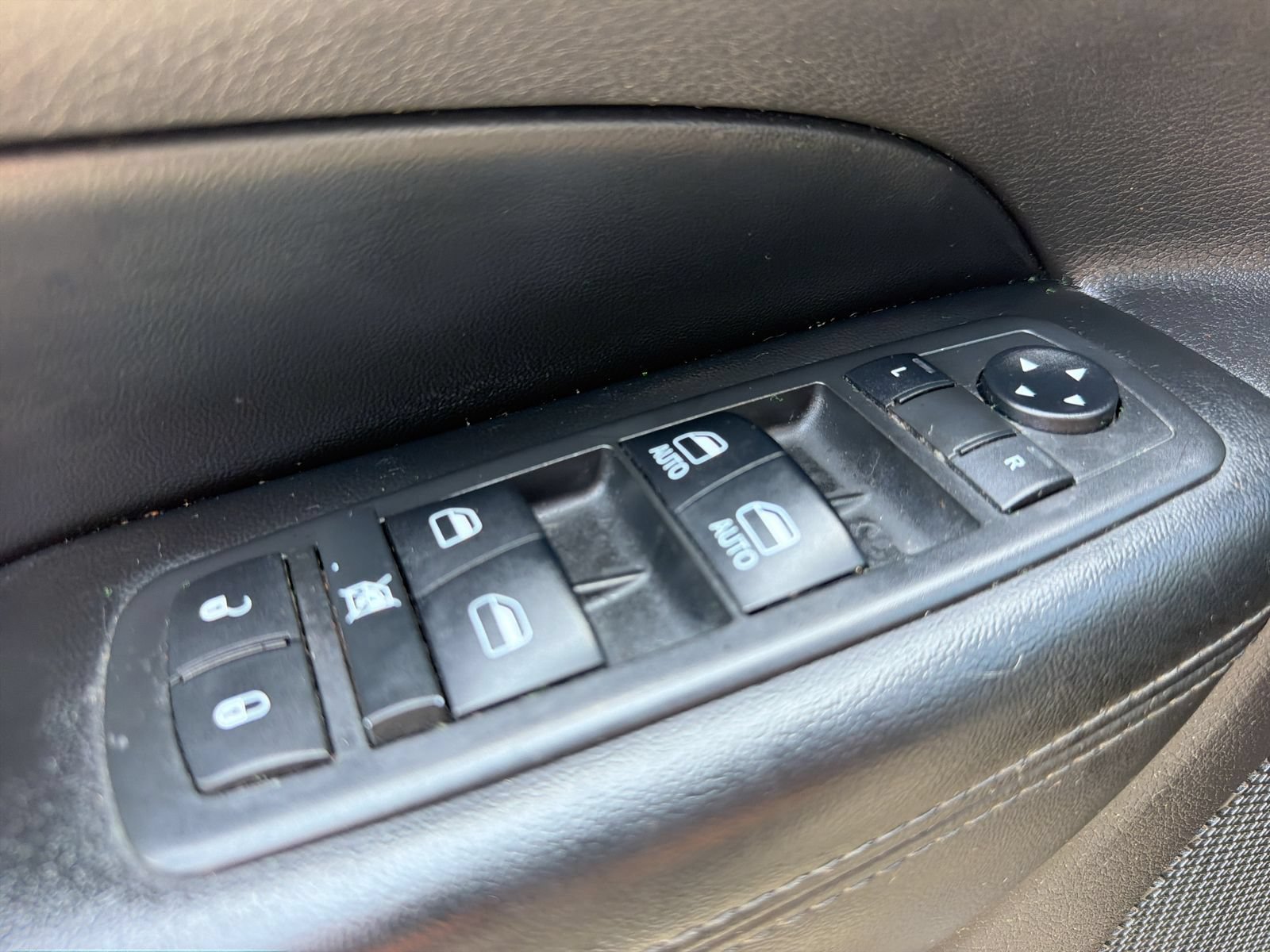 Used 2019 Jeep Grand Cherokee Altitude AWD/4WD image 18