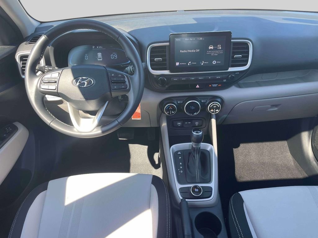 Used 2023 Hyundai Venue SEL image 13