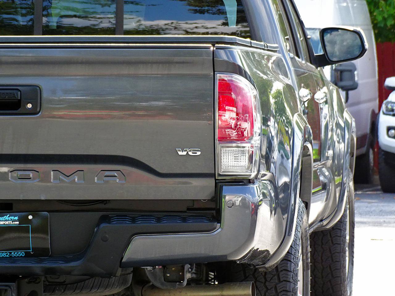 Used 2016 Toyota Tacoma Limited w/ Towing Package RWD image 15