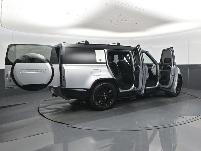 Used 2024 Land Rover Defender 130 X-Dynamic SE AWD/4WD image 57