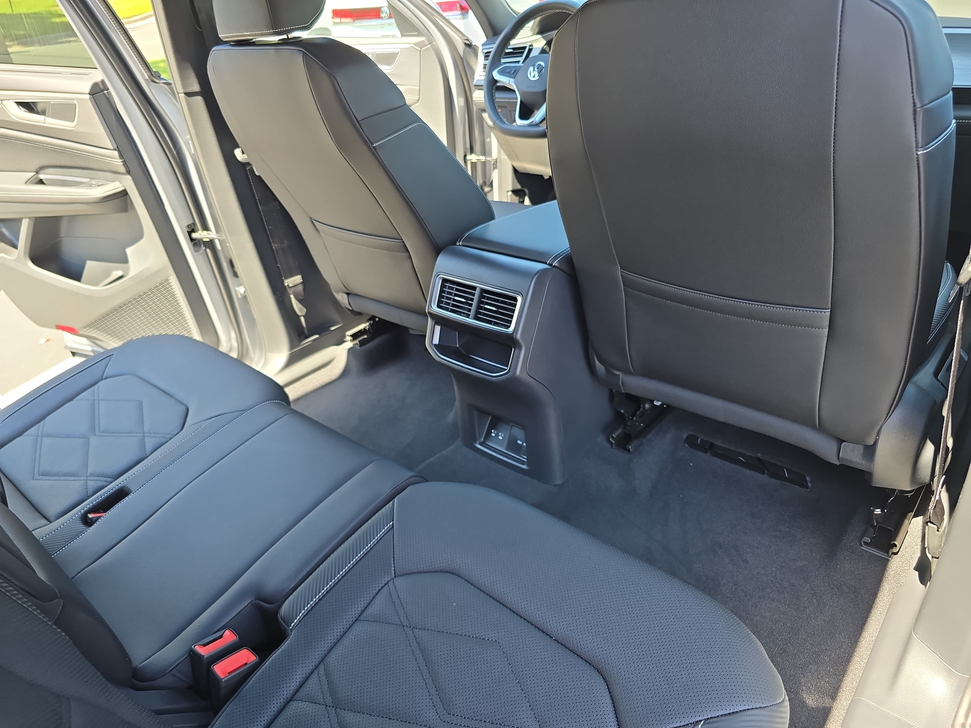 New 2026 Volkswagen Atlas Cross Sport SE AWD/4WD image 11