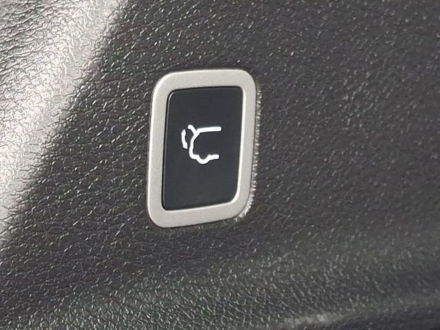 Used 2025 Chrysler Pacifica Select image 31