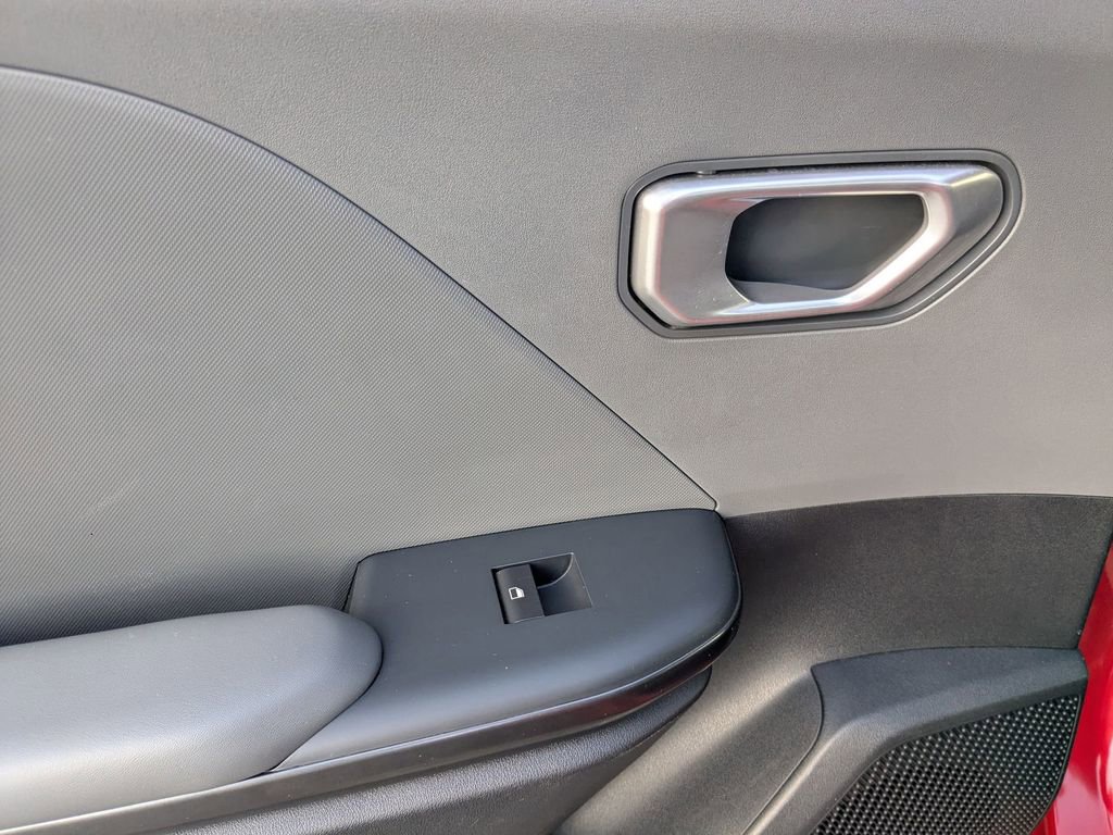 Used 2025 Kia K4 LXS image 23