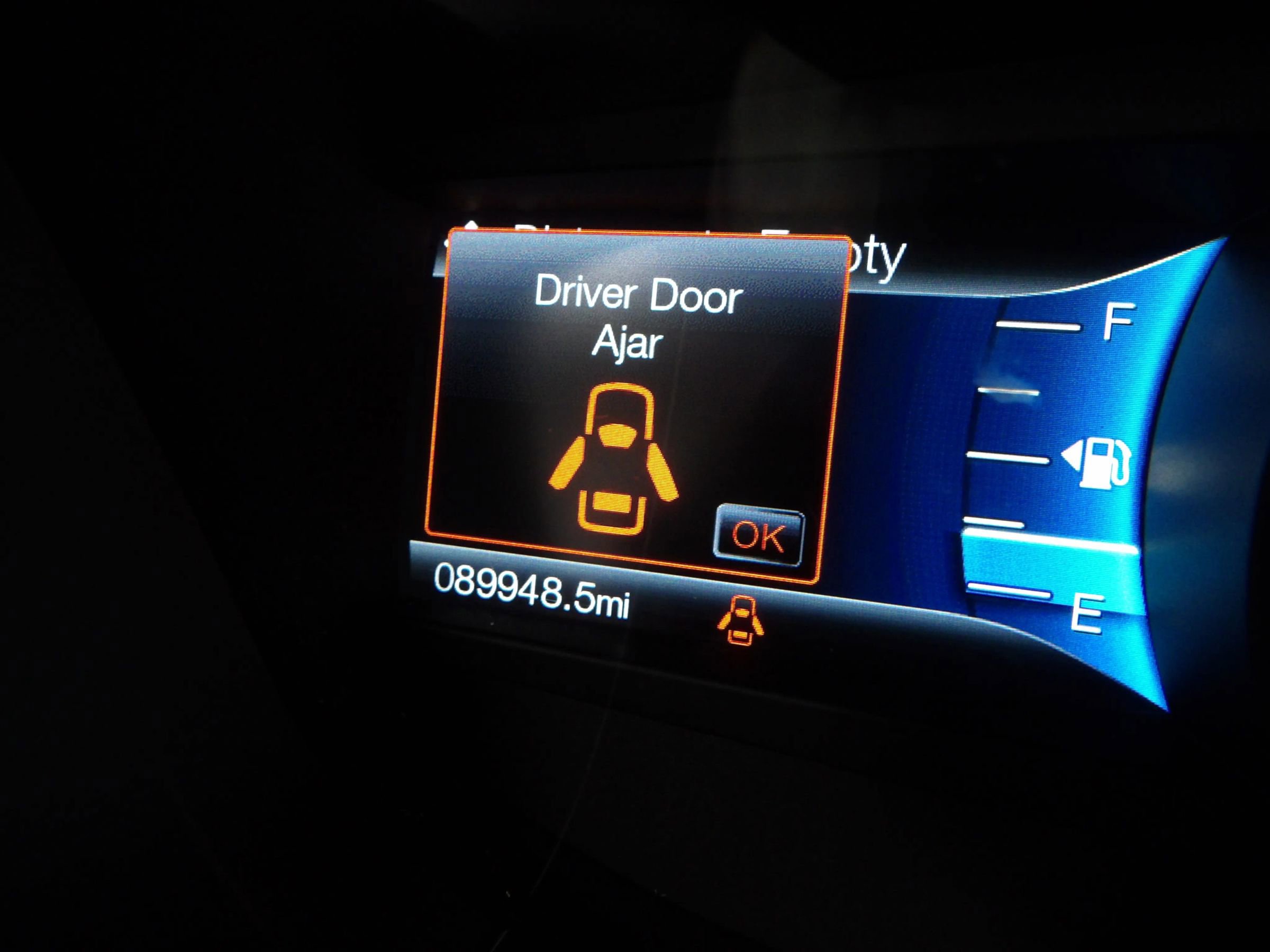 Used 2018 Ford Fusion SE w/ Fusion SE Technology Package FWD image 19