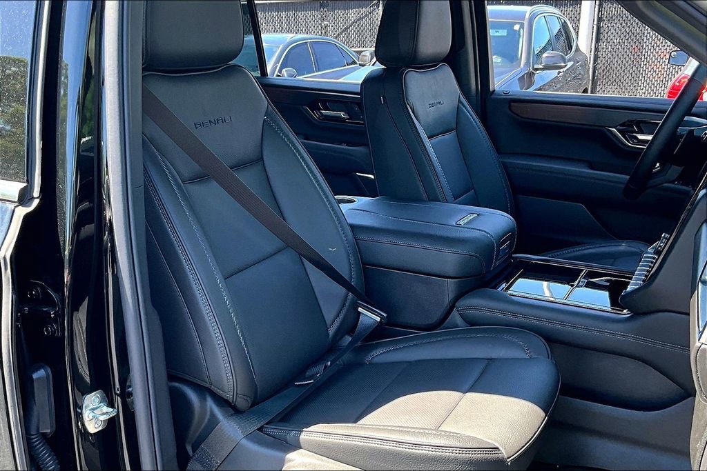 Used 2025 GMC Yukon Denali w/ LPO, Floor Liner Package AWD/4WD image 30