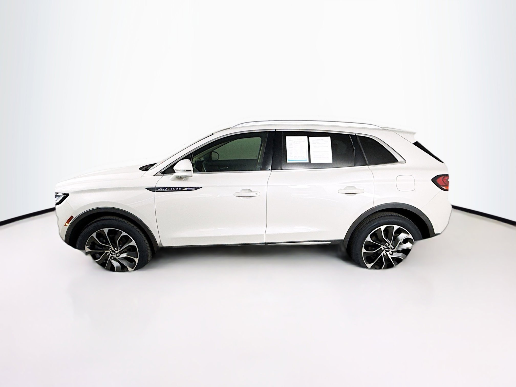 Used 2021 Lincoln Nautilus Reserve w/ Equipment Group 201A image 7