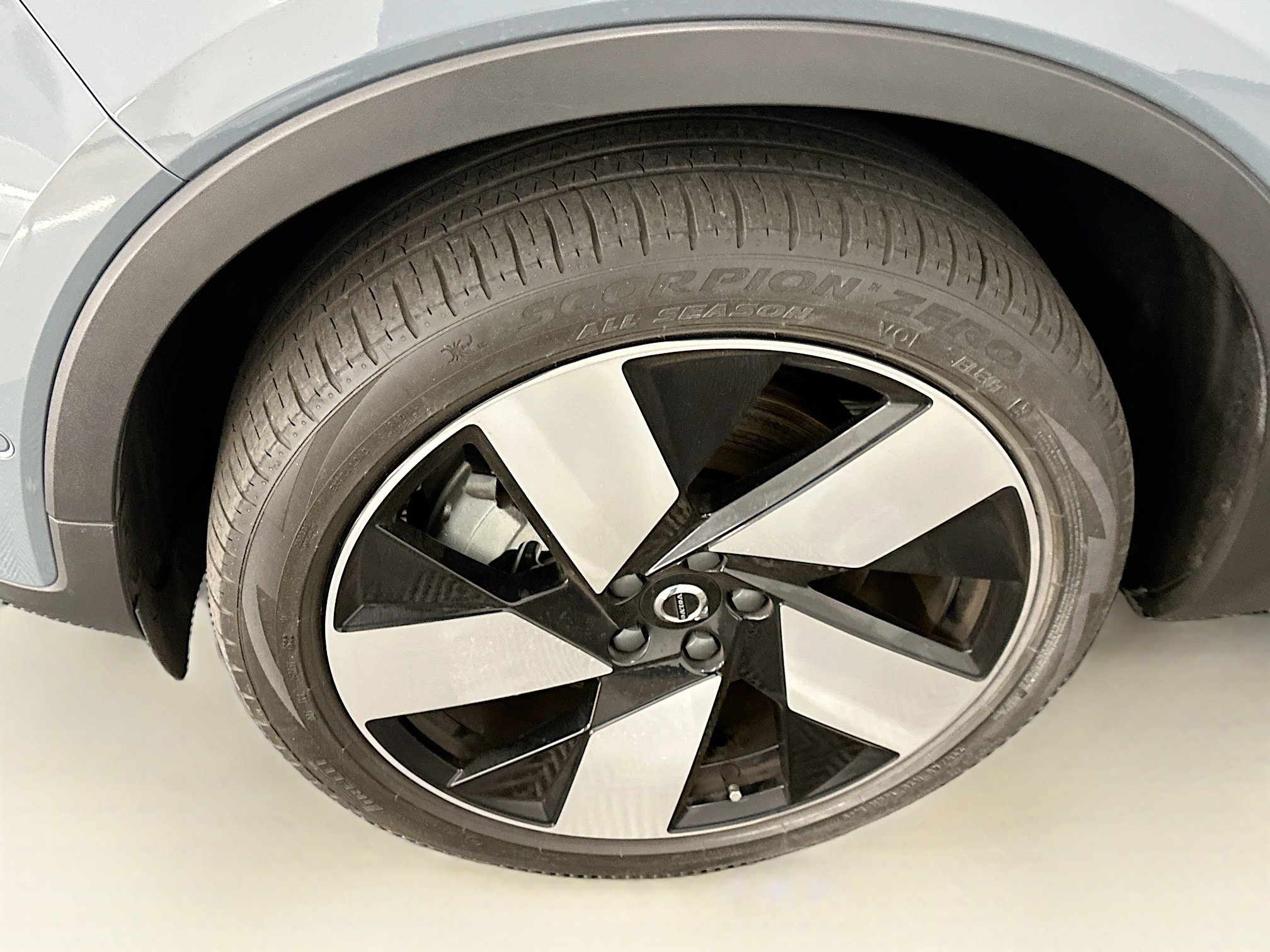 Used 2023 Volvo XC40 Recharge Plus image 11