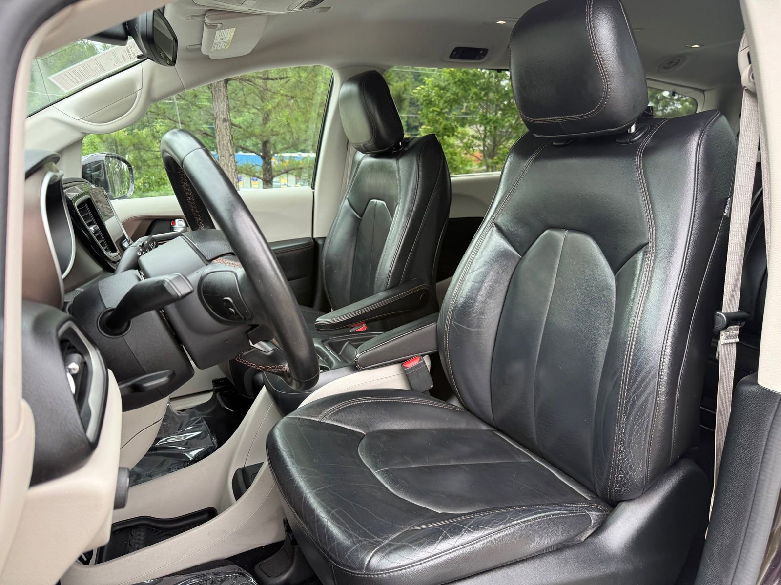 Used 2017 Chrysler Pacifica Touring-L FWD image 36