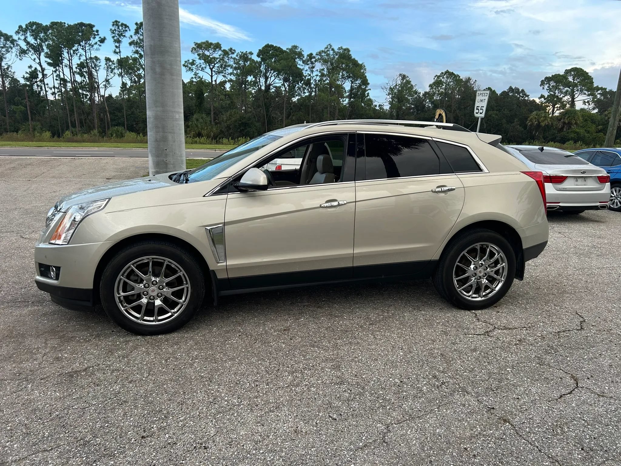 Used 2014 Cadillac SRX Premium FWD image 3